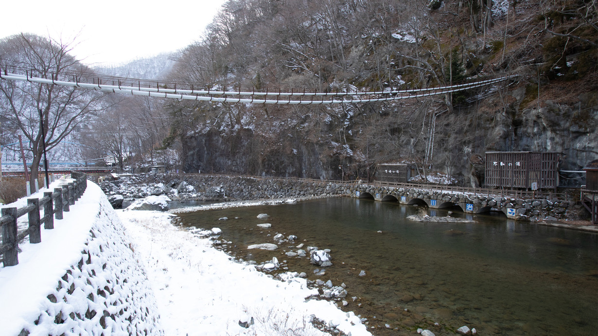 男鹿川の冬の景色