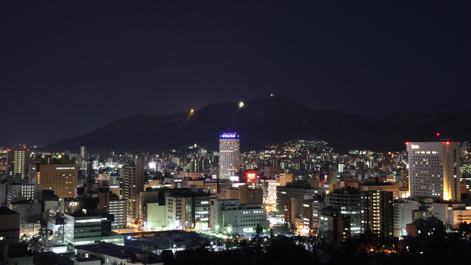 高層階から眺める夜景＝南側藻岩山方面＝