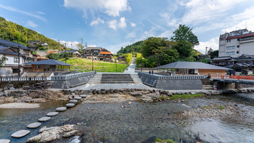 長門湯本温泉街-音信川