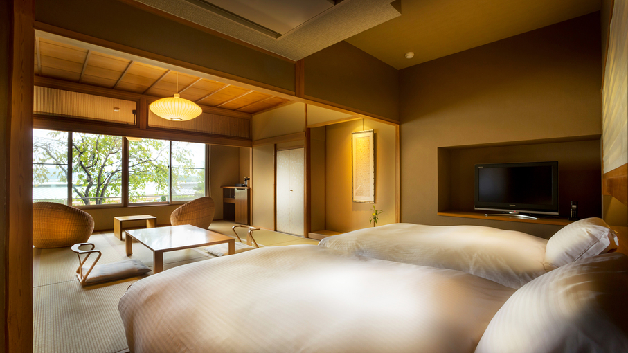 【富士見台/専有露天風呂付和洋室】ツインベッドが設置された室内