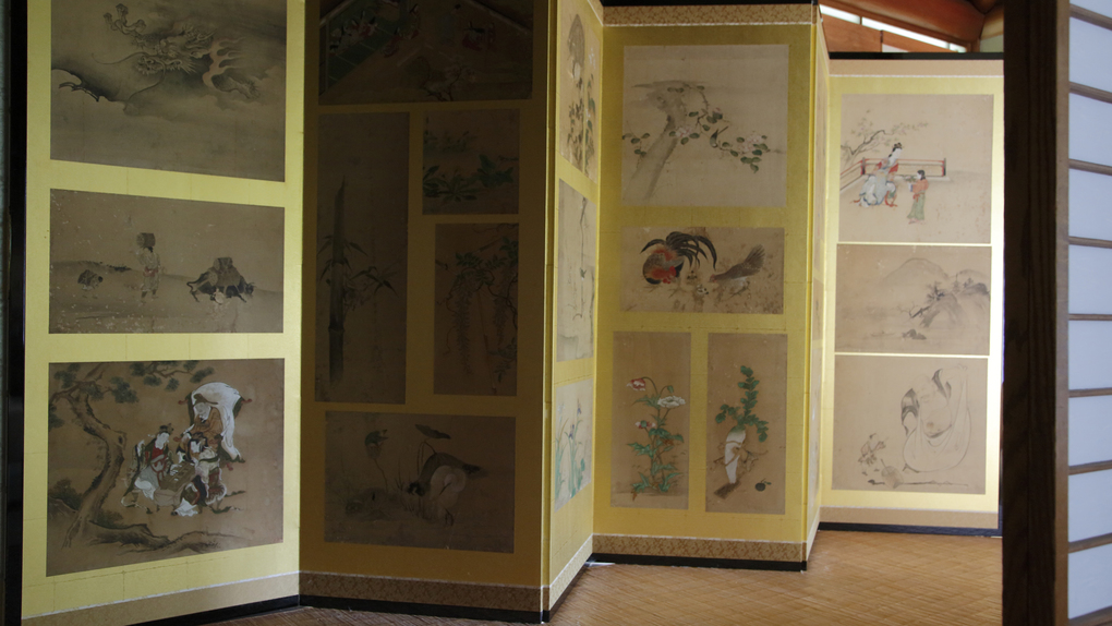  【数寄屋造り離れ/長生殿】数枚の日本画で仕立てた屏風