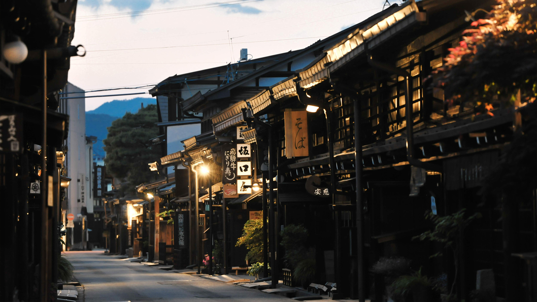 夕暮れ時の町並みも静かで良いものです。（大体のお店は17時頃閉まりますのでご注意ください）