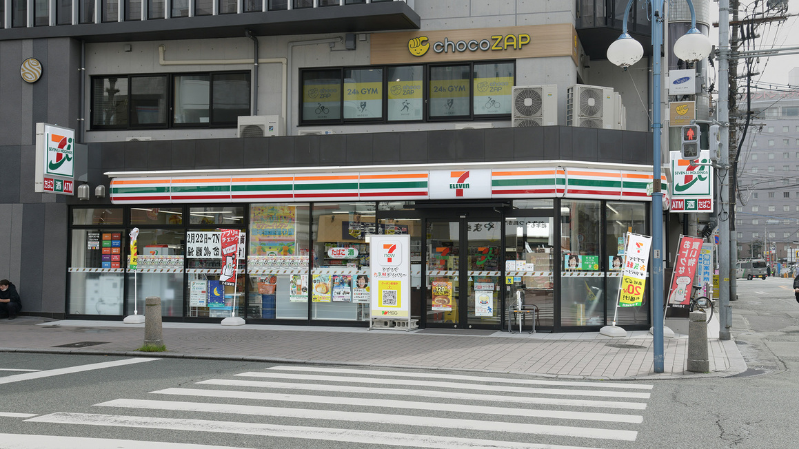 近隣にもコンビニがあり便利な立地。