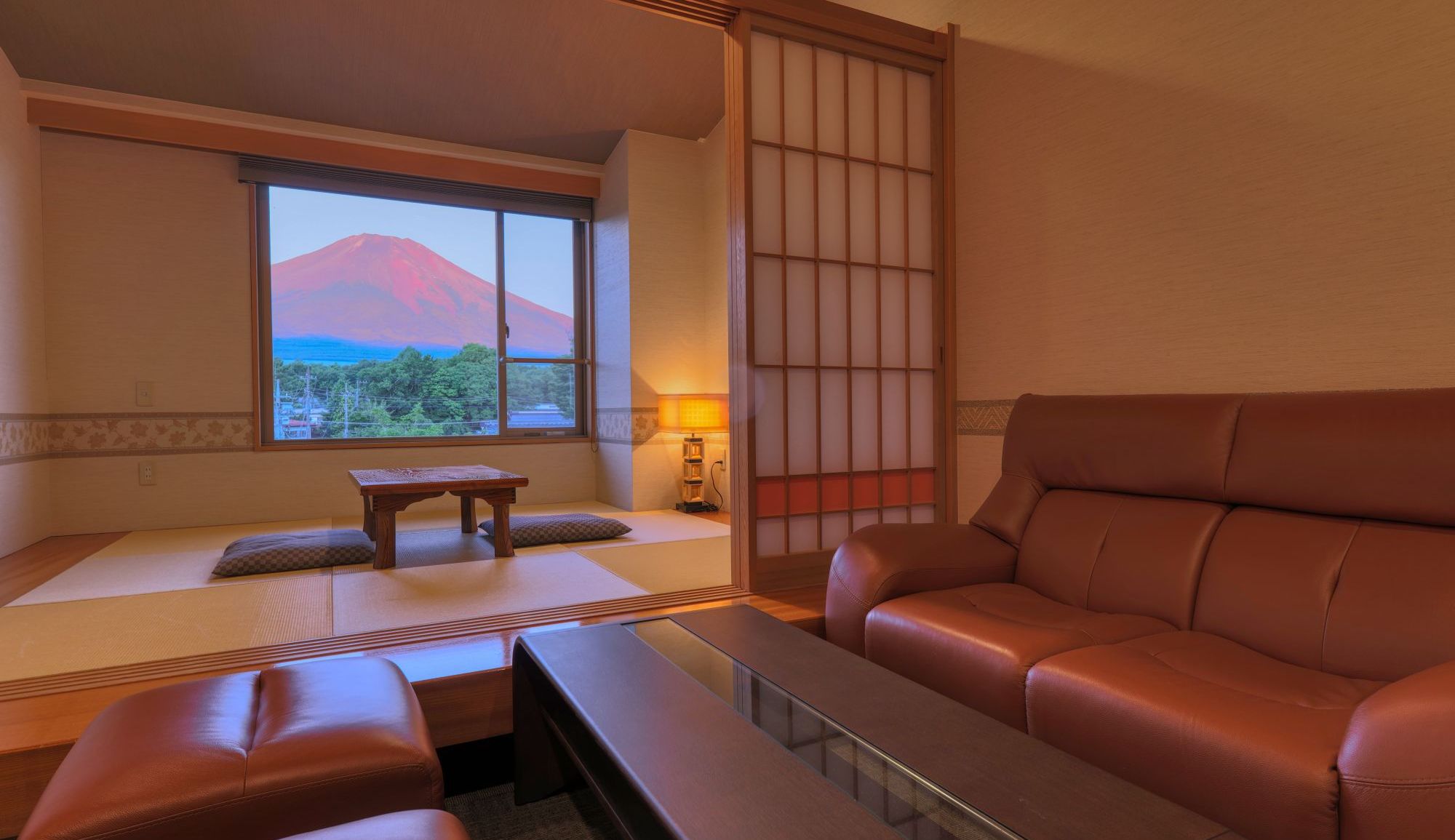 【富士山ビュー温泉風呂付スイートルーム】富士山を眺める檜造りの温泉風呂