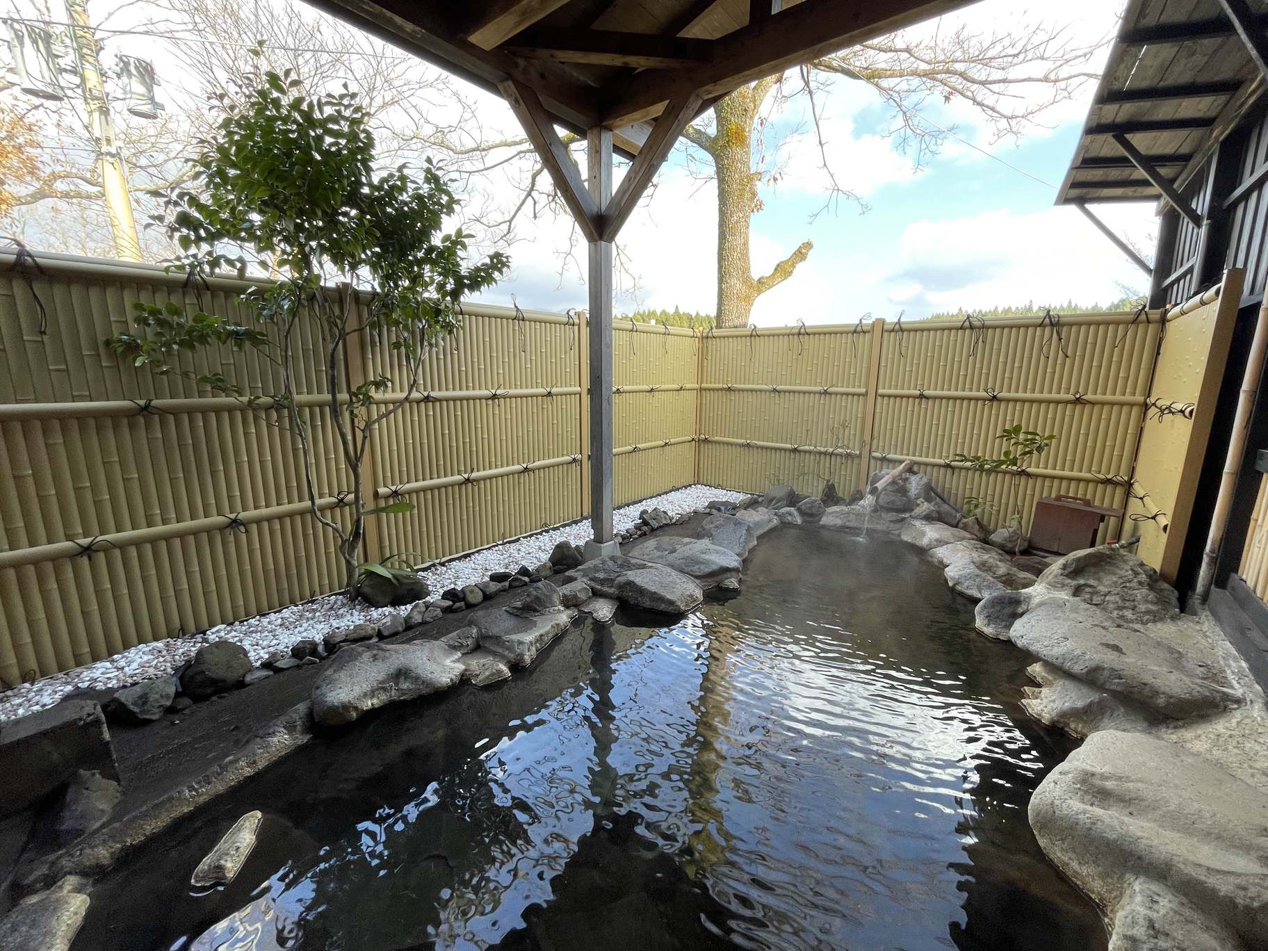 【藤の湯】源泉掛け流し温泉露天風呂(日替わり制)