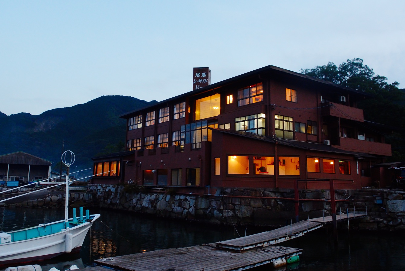 静寂につつまれる賀田湾の夜