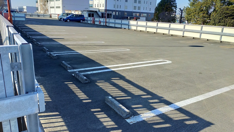 駐車場：自走式立体駐車場