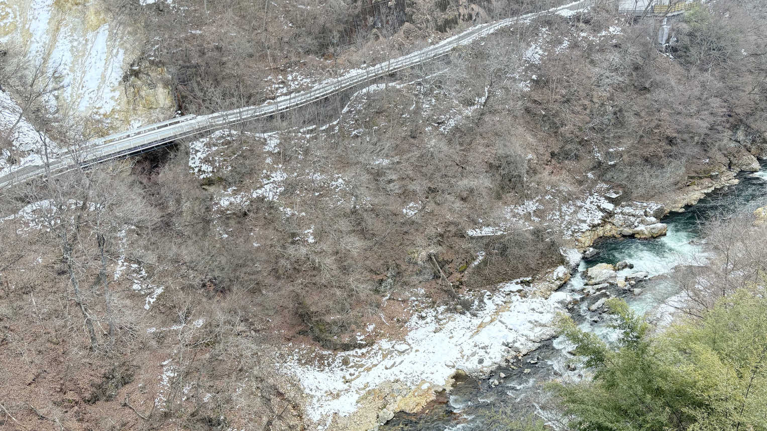 角部屋・和室二間以上・渓谷側