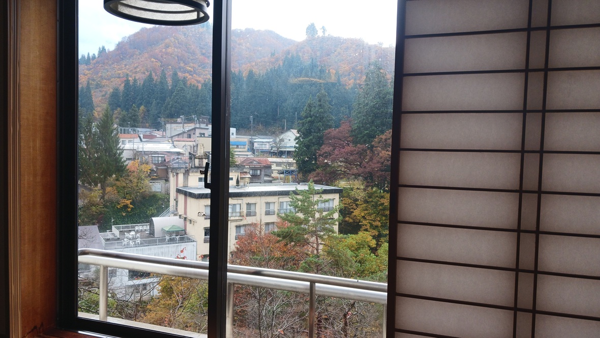 秋のお部屋からの眺望の一例となります
