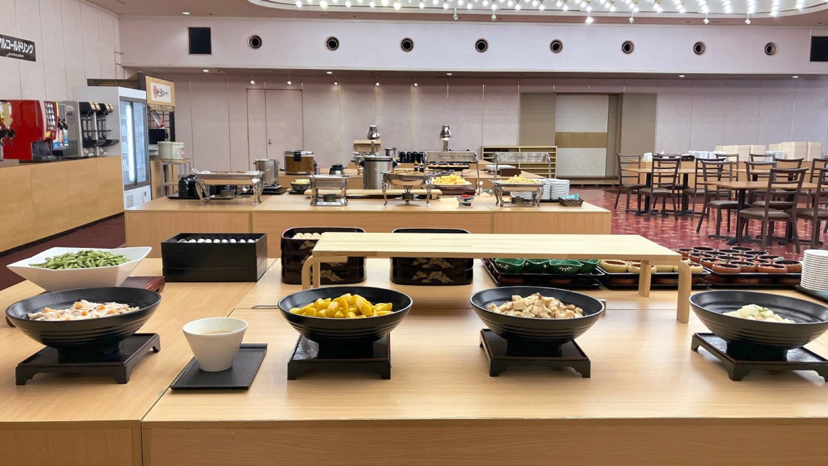 ご夕食時のお惣菜の一例となります