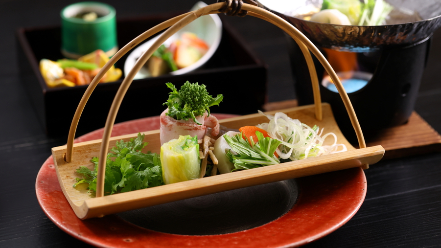 「里山の恵み御膳」メインは信州米豚を風景館特製の小四郎味噌でアレンジしたお鍋。