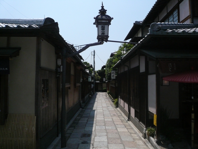 【石塀小路】当宿から徒歩１０分程