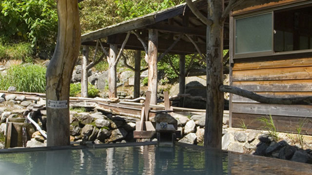 《黒湯温泉》鶴の湯温泉に次いで２番目に歴史のある温泉です。
