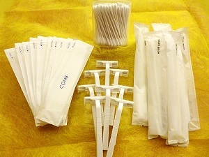 【アメニティ】コーム・ヒゲソリ・綿棒はフロントにご用意しています。歯ブラシはお部屋に置いてあります。