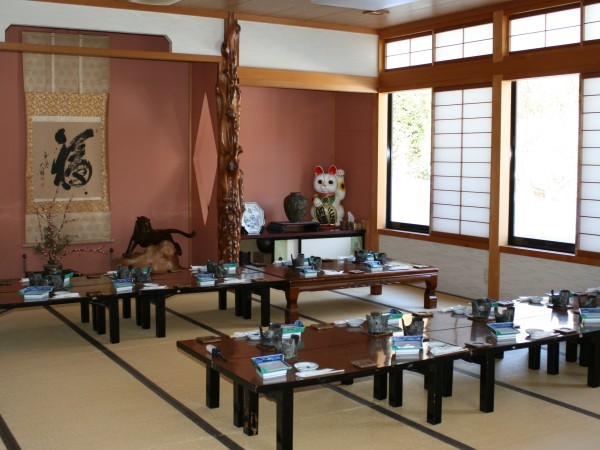 広間（食堂）