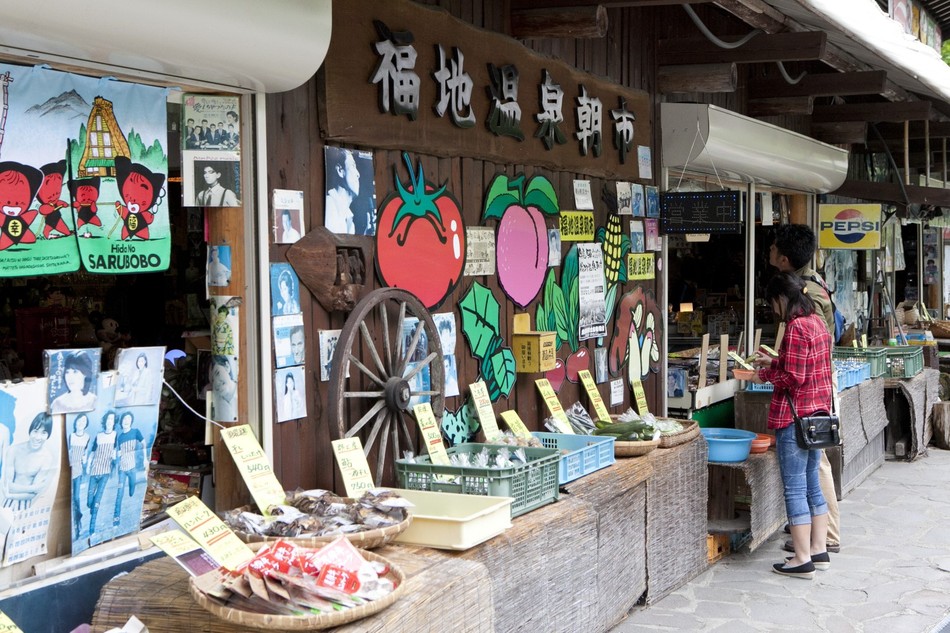 徒歩３分の朝市・アド・入口・横
