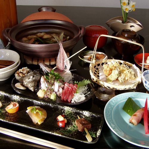 Morinoshizuku The 3-star Morinoshizuku offers comfort and convenience whether youre on business or holiday in Atami. Featuring a satisfying list of amenities, guests will find their stay at the property a comforta