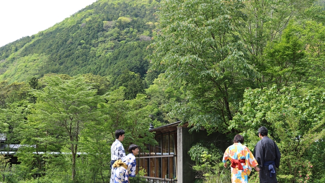 エントランスと中庭