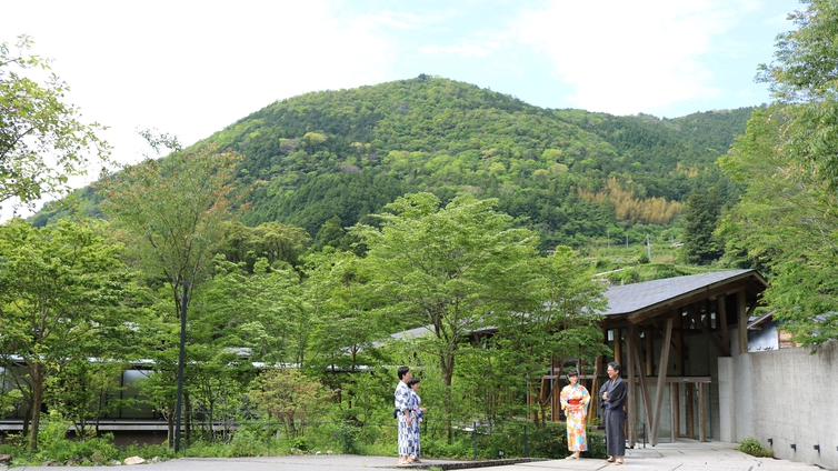 エントランスと中庭