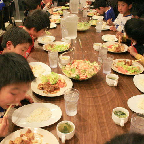 *子供たちの食事風景