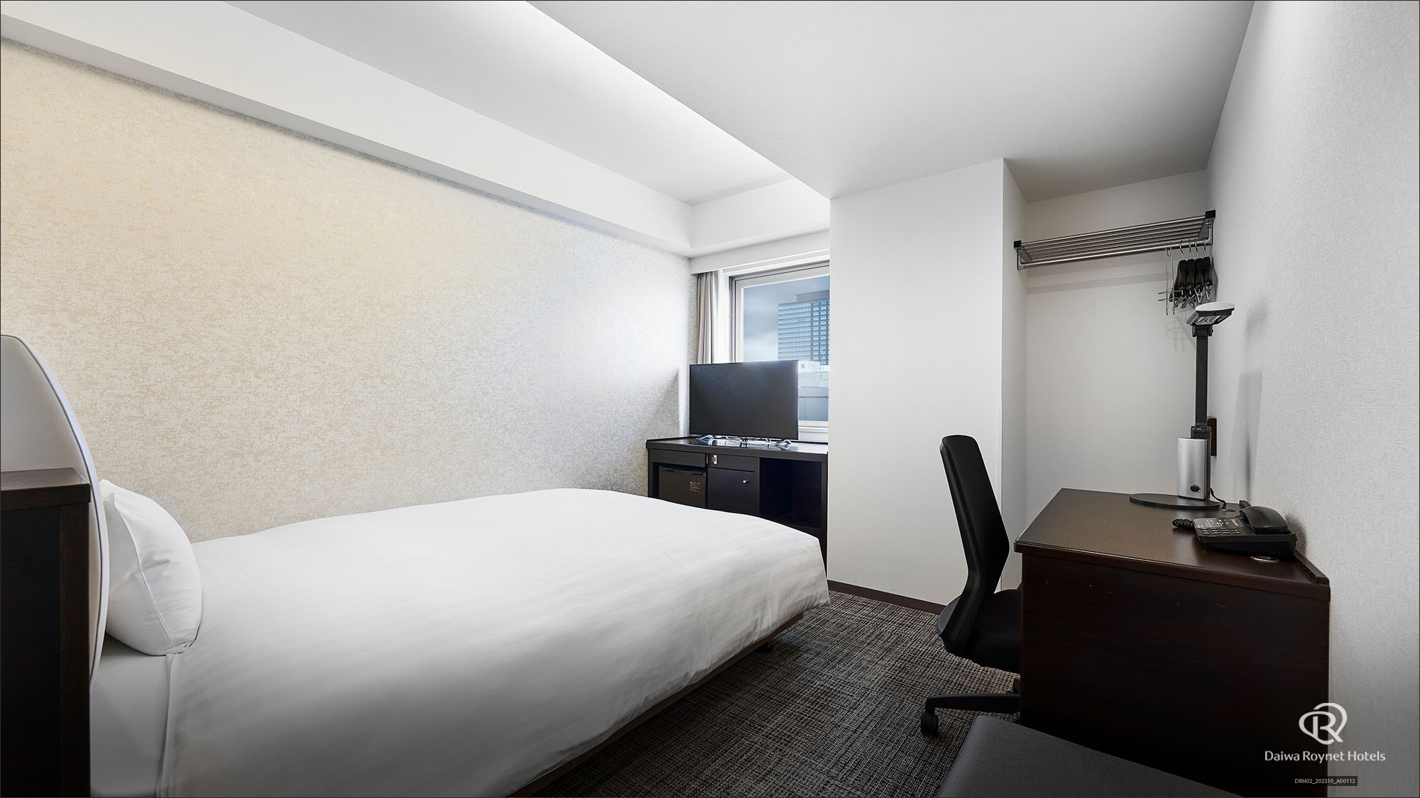 【コーナールーム】18㎡ / 154cm幅のベッド1台