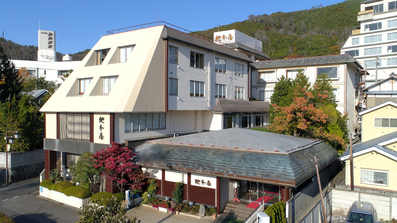 浅間温泉の中心に位置する《錦の湯 地本屋》