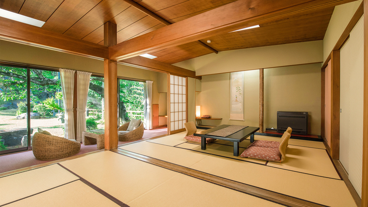 *【雅：1階】典雅な日本庭園が目の前に広がる、折々の旬の風情が漂う数奇屋造のお部屋です