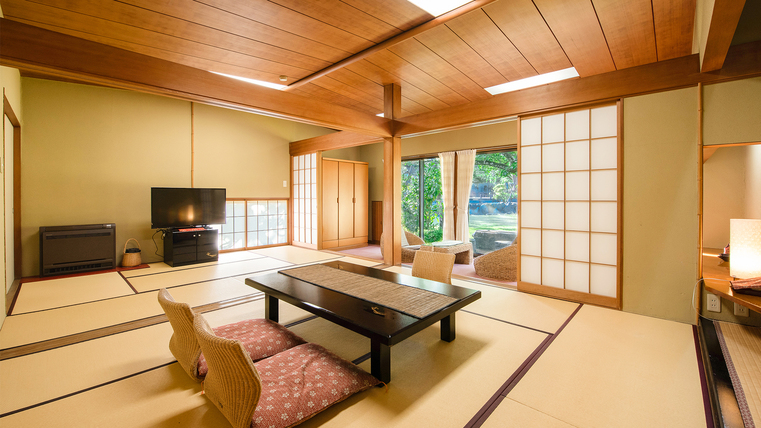 *【雅：1階】典雅な日本庭園が目の前に広がる、折々の旬の風情が漂う数奇屋造のお部屋です