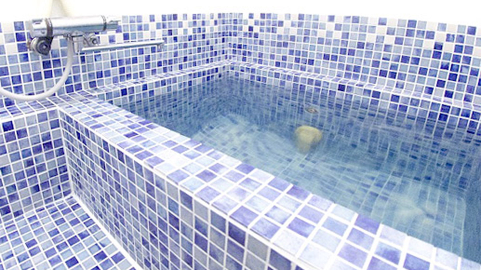 ・【浴室】広くはありませんが深くて体の芯から温まるお風呂です