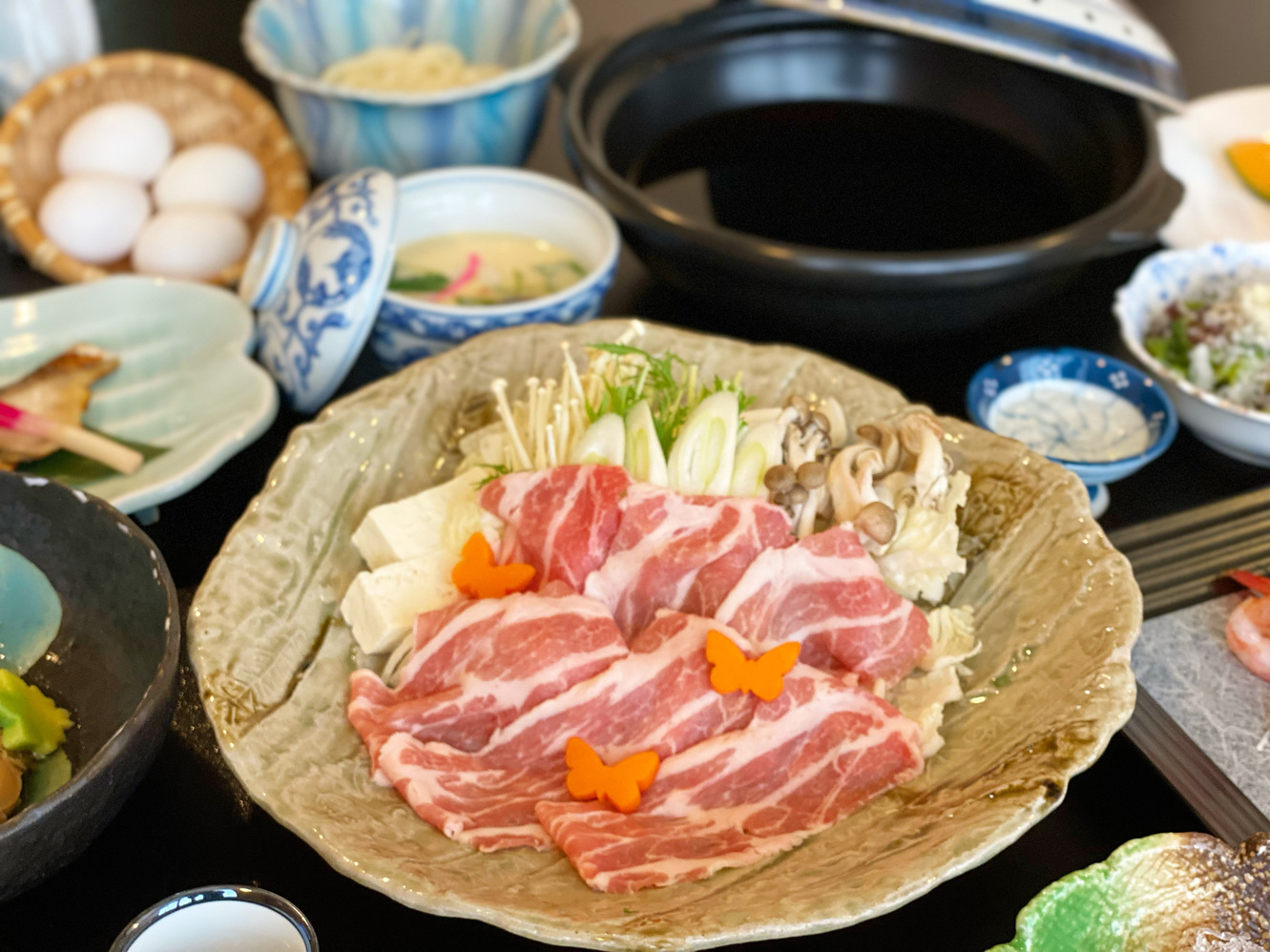 【夕食一例】平田牧場の三元豚を使用したすきやき鍋。