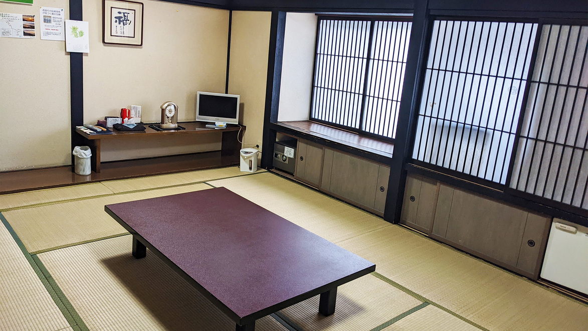 *【和室12畳】畳の香りがほのかに薫る心安らぐお部屋でお寛ぎください。