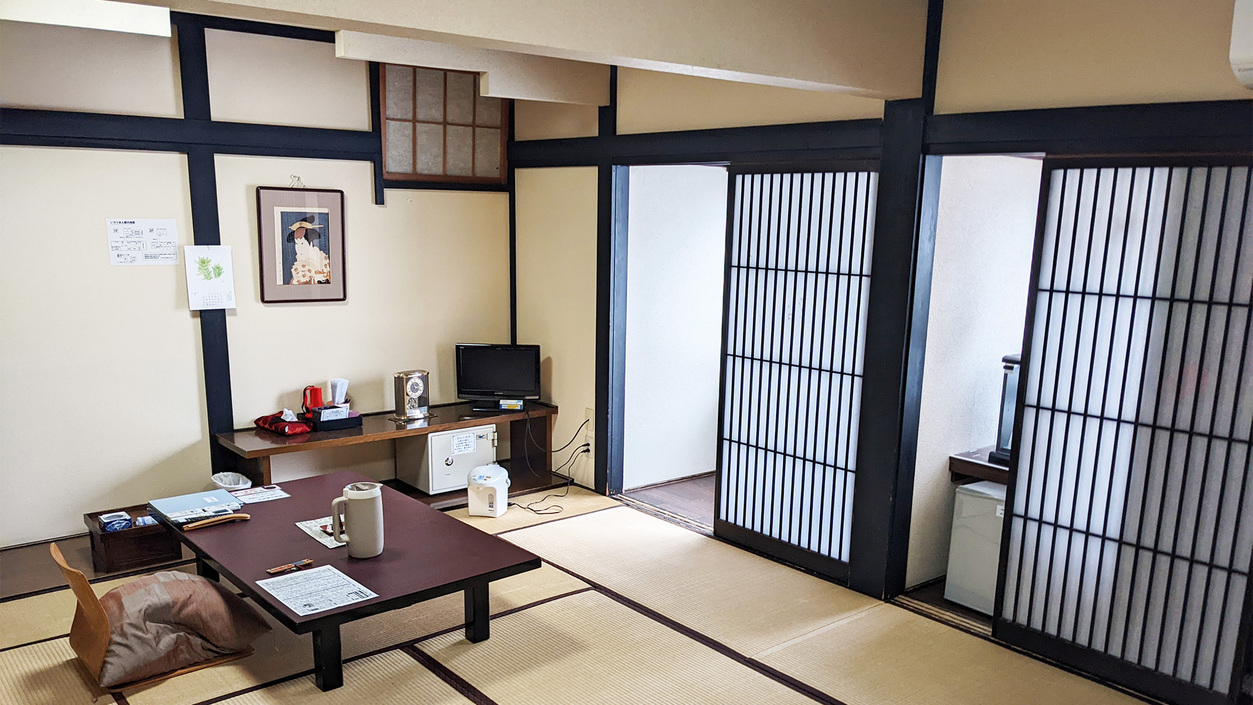 *【和室12畳】畳の香りがほのかに薫る心安らぐお部屋でお寛ぎください。