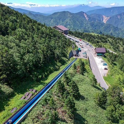 スカイレーターとスカイペアリフトで横手山山頂へ！
