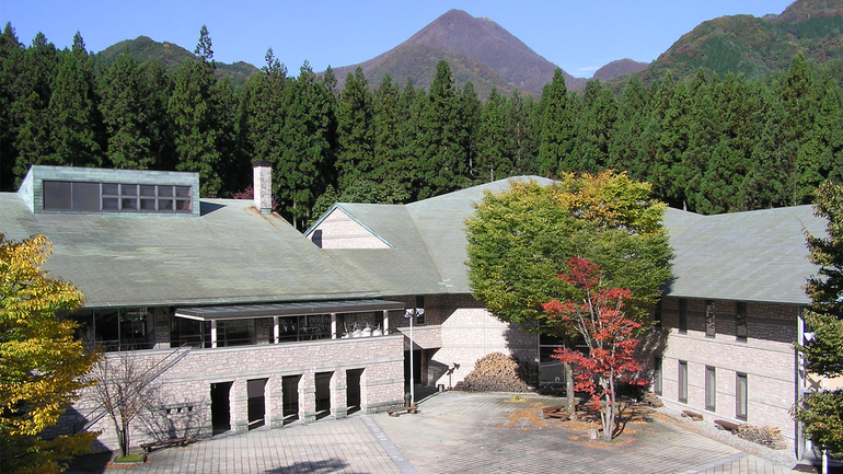 施設外観（はまゆう山荘と浅間隠山）