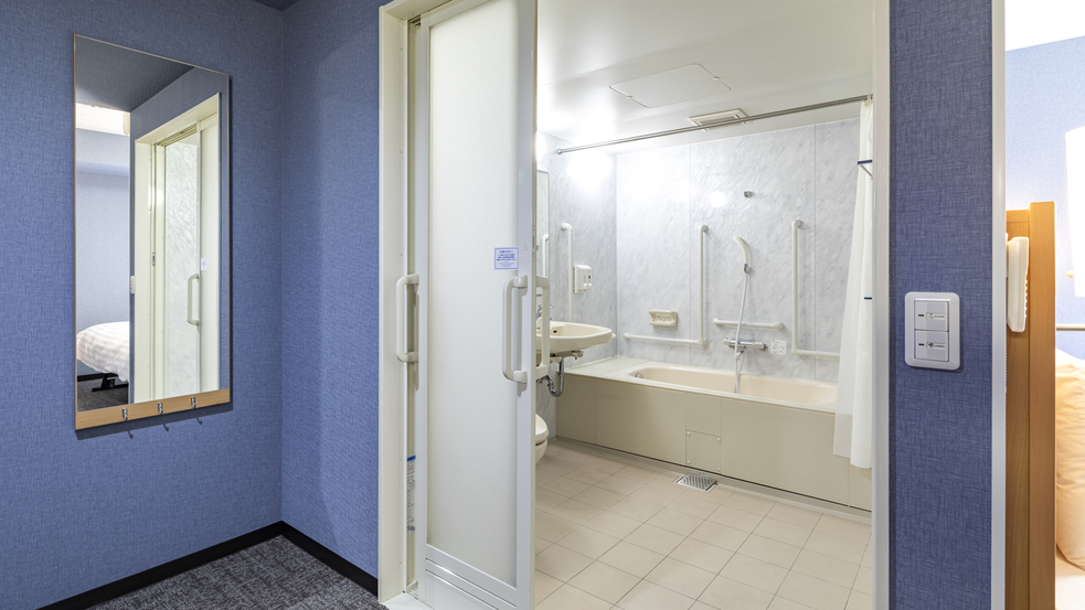 ユニバーサルルームバスルーム入口