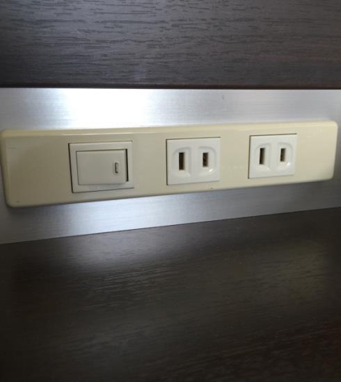 客室デスク上にもコンセントは２個口あります