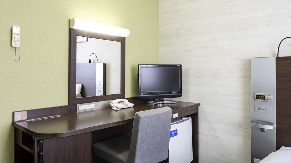 ダブルエコノミー客室デスクイメージ