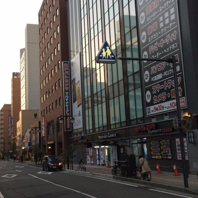 新潟駅「万代口」を出て左手ヨドバシカメラが目印
