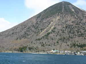 中禅寺湖と男体山