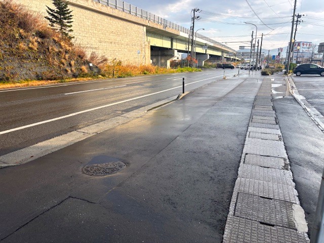 駐車場後方入口【入り口は2か所でございます】