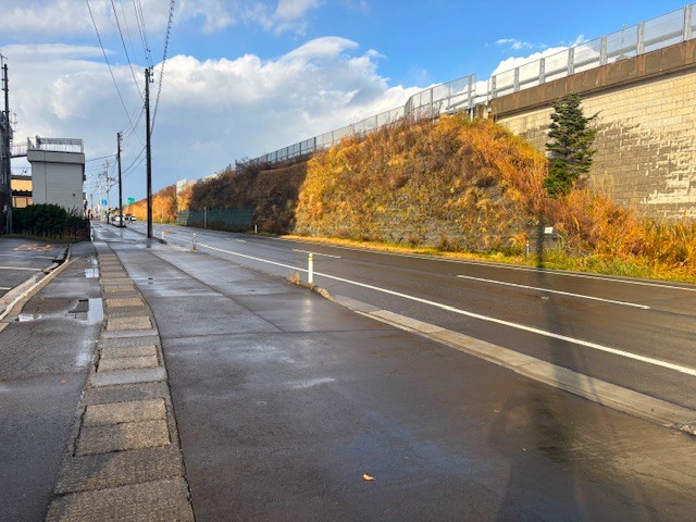 駐車場前方入口【入り口は2か所ございます】