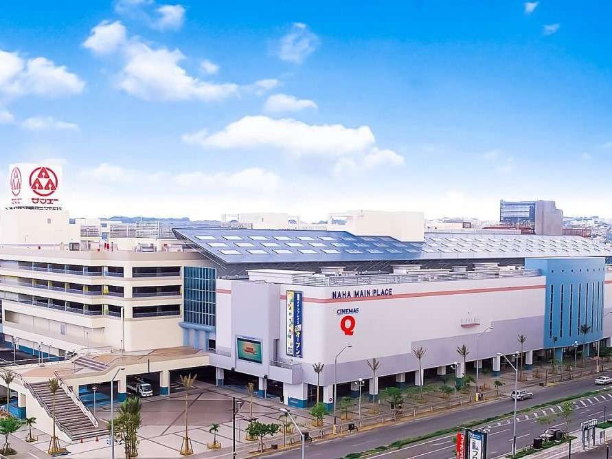 那覇メインプレイスへは・・・徒歩3分※那覇市最大のショッピングセンター（映画館もございます♪）