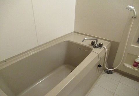 ツインと和室のお部屋はバス・トイレ別となり、ゆったり浸かれますお部屋のお風呂も温泉成分が含まれます