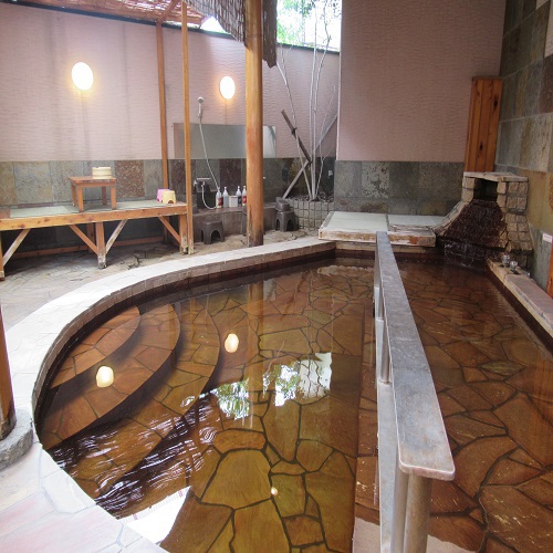 天然温泉の家族風呂【露天風呂】はご宿泊の方（女性・カップル・ご家族）に無料でご利用頂けます。