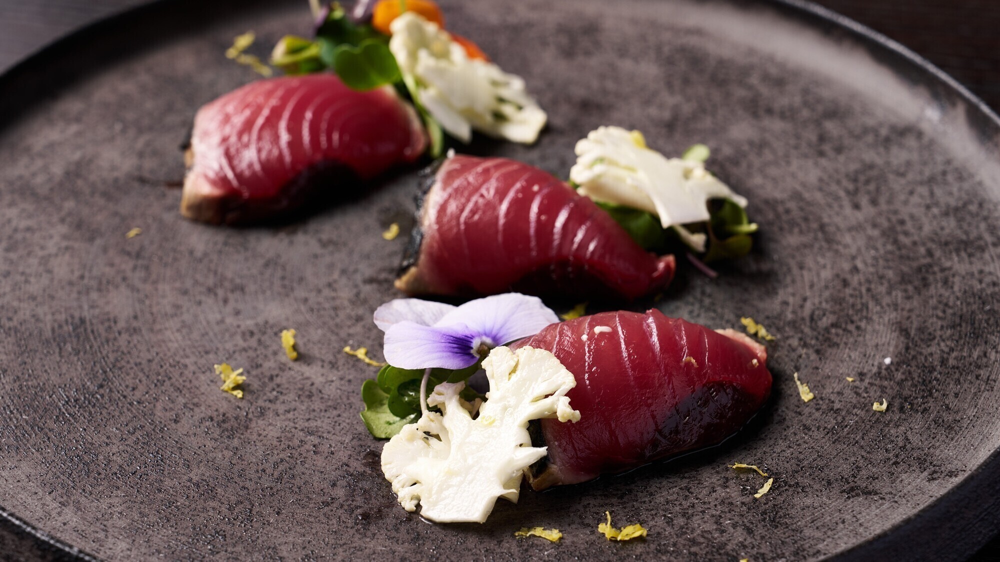 【冬のグランドブッフェ】鰹柚子塩とカリフラワーのマリネ