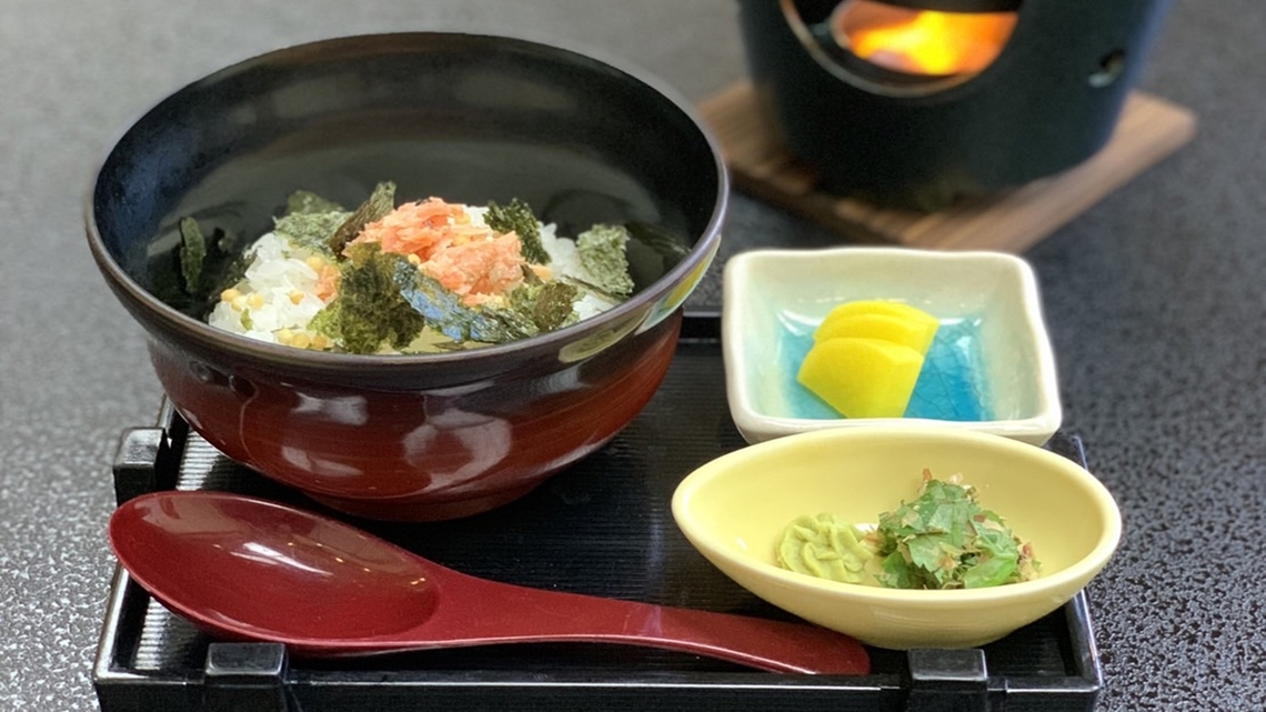 *【夕食一例】石川町産のコシヒカリに熱々のお出汁をたっぷりかけてお召し上がりください