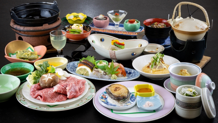 *【夕食一例】贅沢ご褒美プラン（すき焼き）：お肉もアワビも、贅沢食材を心ゆくまでご堪能下さい。