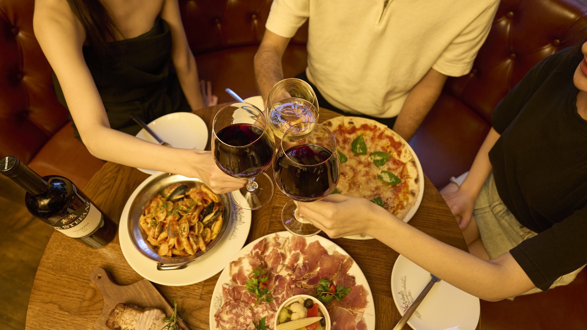 Dinner ホテル1階｜「イル・キャンティ」夜は豊富な種類のワインを取り揃えております。