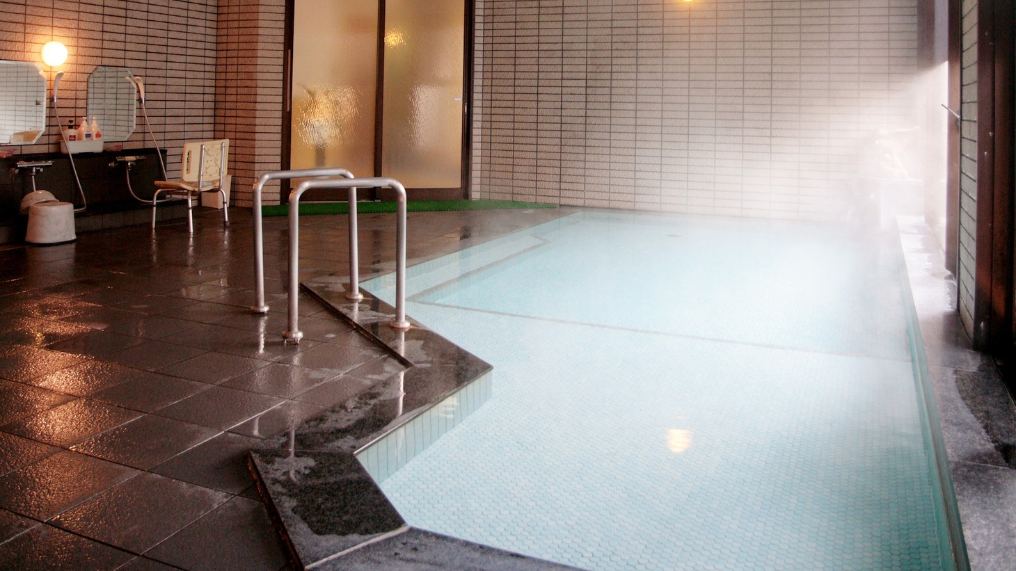 【大浴場】「美人の湯」と呼ばれる飯坂温泉の湯。つるつる美肌を目指す女性におすすめ