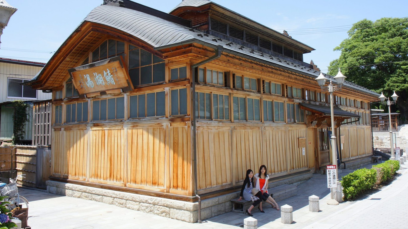 【鯖湖湯】飯坂温泉で一番古い湯で、元禄2年に飯坂を訪ねた芭蕉もこの湯に入ったといわれています。